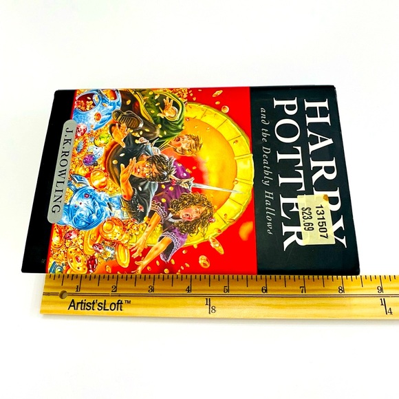 Harry Potter and the Deathly Hallows by - by J. K. Rowling - Picture 9 of 9